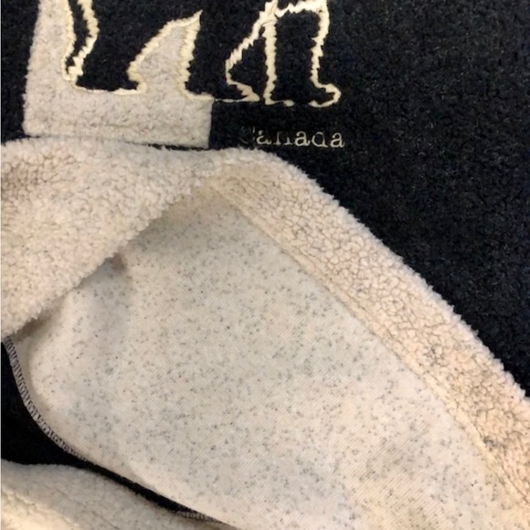Vintage 90s Boxy, Boucle Sweater, Calgary Canada Logo, Bear Applique, Sz… - Picture 5 of 8